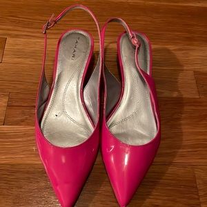 Tahari pink Faye slingbacks size 9